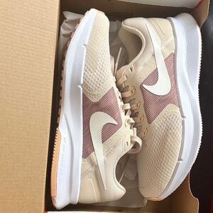 Nike Women's Run Swift 3 Sneakers